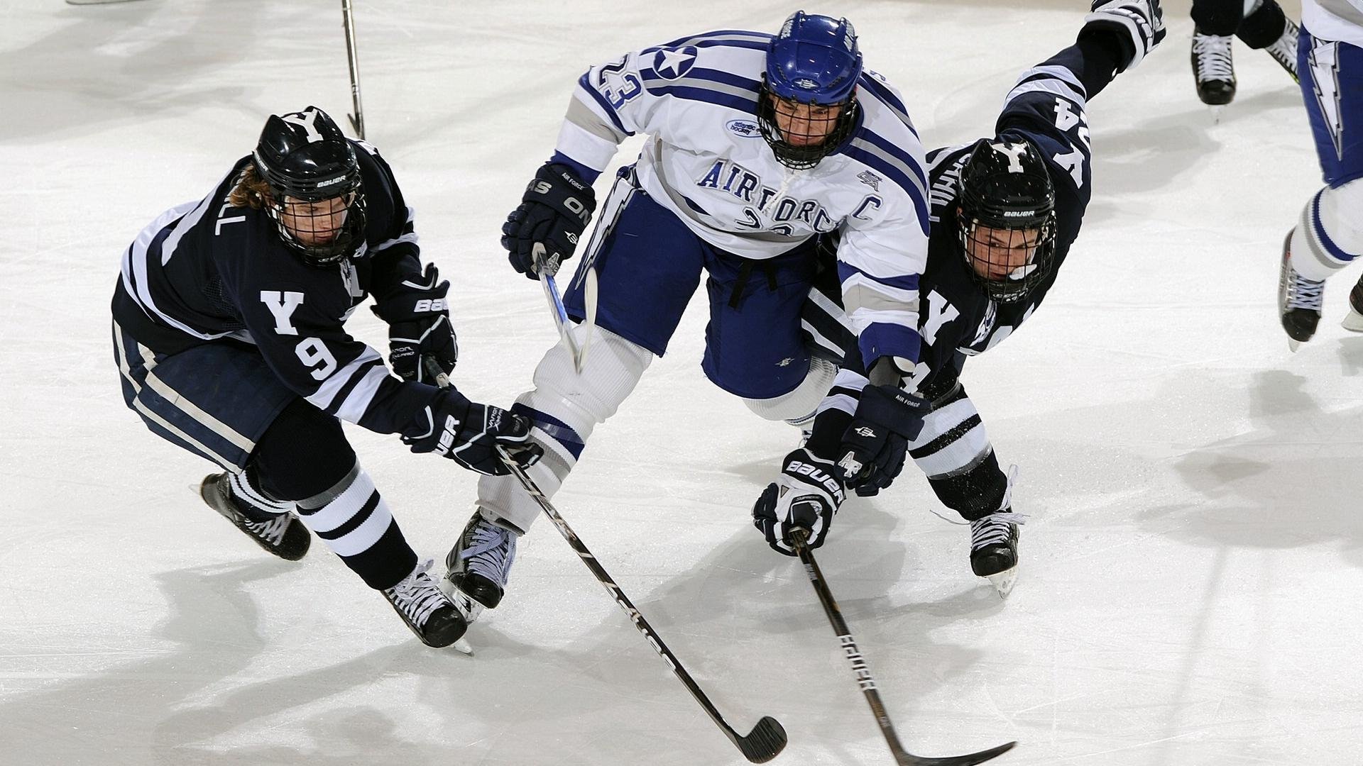 开云体育下载-爱尔兰青少年橄榄球比赛观众席满座，爱尔兰式橄榄球